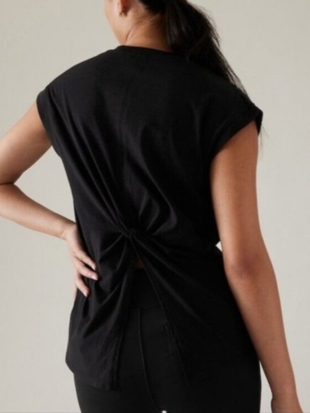Athleta Outbound Twist Tee In Black Size S